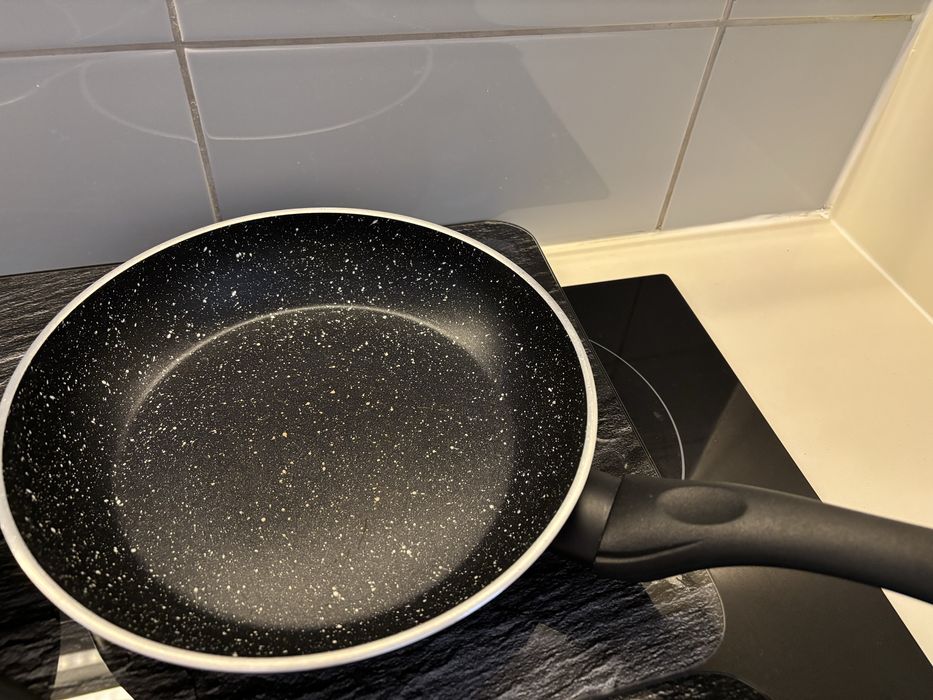 Conjunto de 2 Frigideiras Antiaderentes – Excelente Estado!