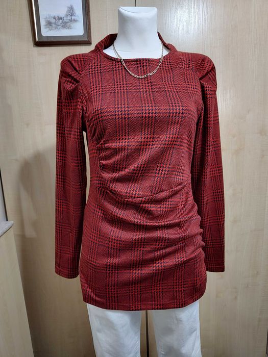 Elegancka bluzka z długim rękawem w czerwono czarną szkocką kratę