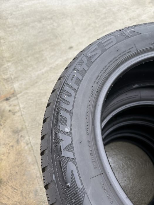 215/60/16 Lassa Snoways 3