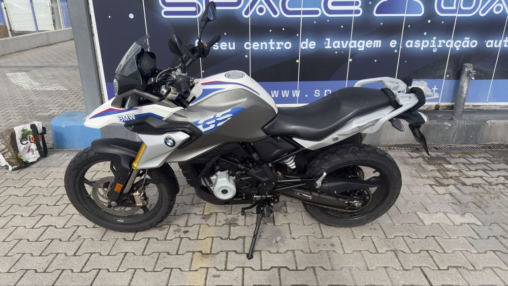 Moto BMW GS310.