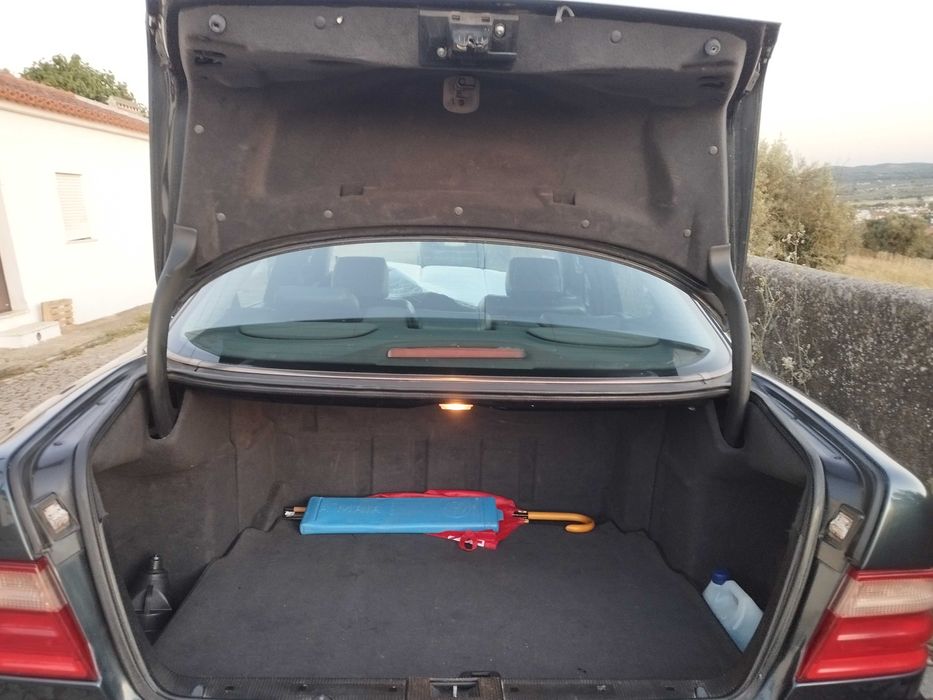 Mercedes-Benz E200 gasolina 1999 – 310.000 km