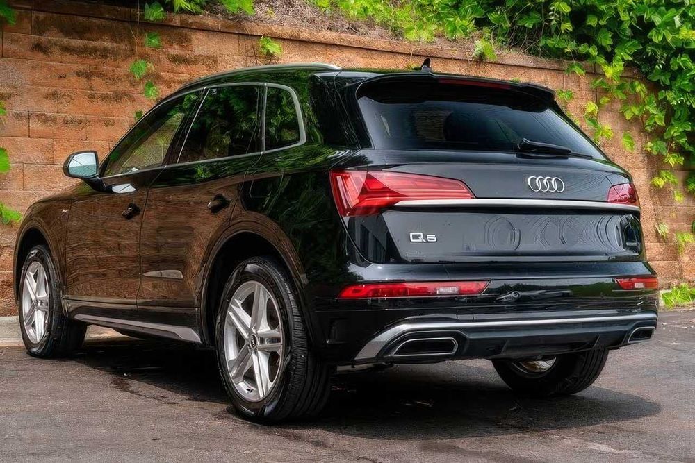 Audi Q5 e quattro Premium Plus 55 TFSI      2020