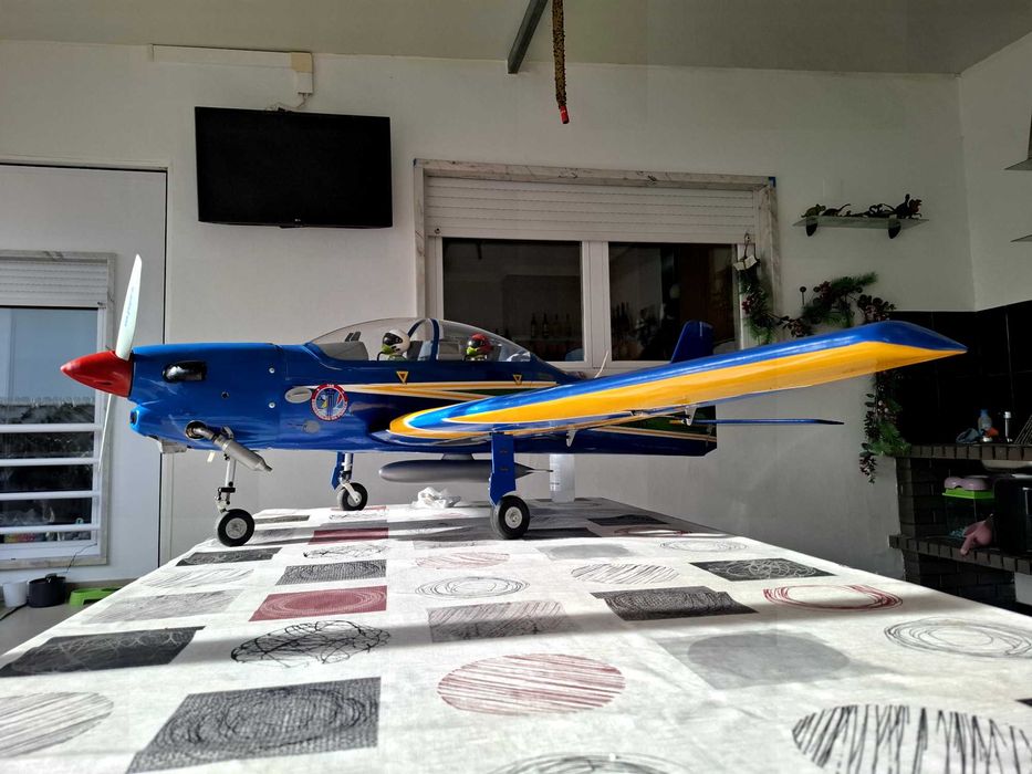 Vendo avião Tucano rc