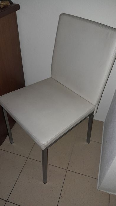 Cadeirão em Pele Branca ( ofereço a capa )