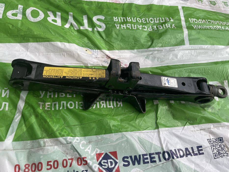 Домкрат для легкового авто