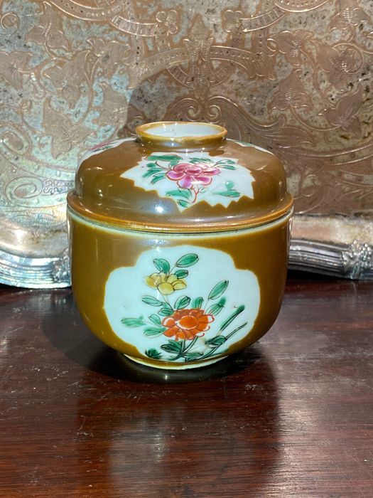 Pote com tampa Porcelana Companhia das índias Chocolate Séc XVIII 10cm