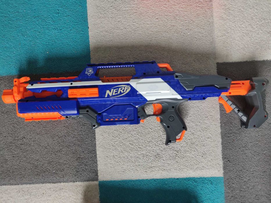 Pistolety NERFY 5 szt. kolekcja, sprawne, strzałki