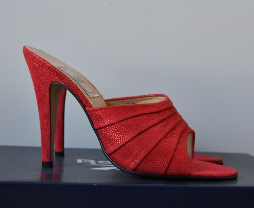 Czerwone szpileczki 37