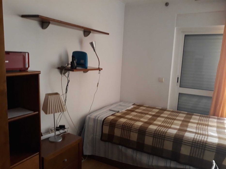Apartamento para arrendar totalmente equipado e mobilado.