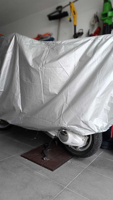 Vespa 125 LX, excelente, 4262 km, oferta da mala original Vespa