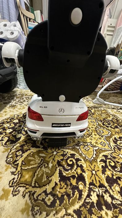 Vendo carro MERCEDES para Bebê.