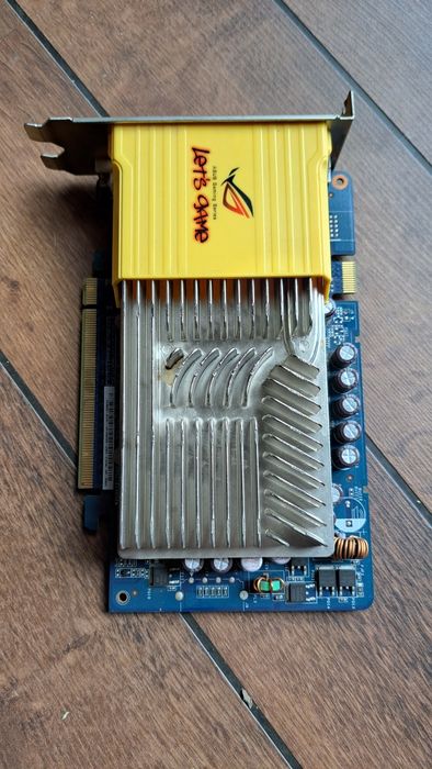 Karta graficzna Asus en 8600GT silent 512 MB ,DDR3