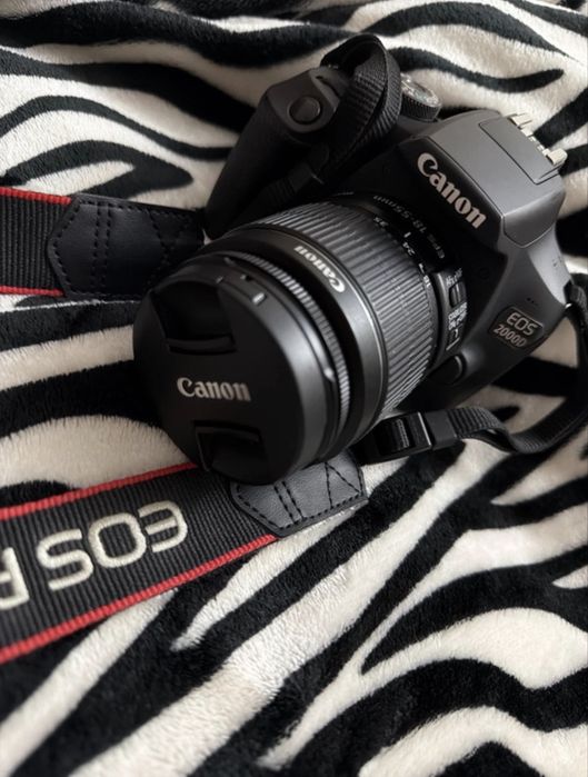 Camara canon eos 2000D