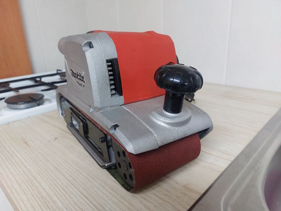 Szlifierka taśmowa Makita M9400