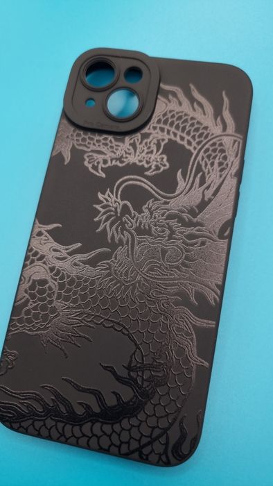 Eleganckie etui Black Dragon do iPhone 15 Plus.