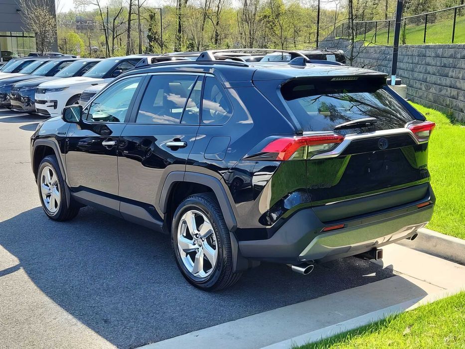Toyota RAV4 Limited      2021