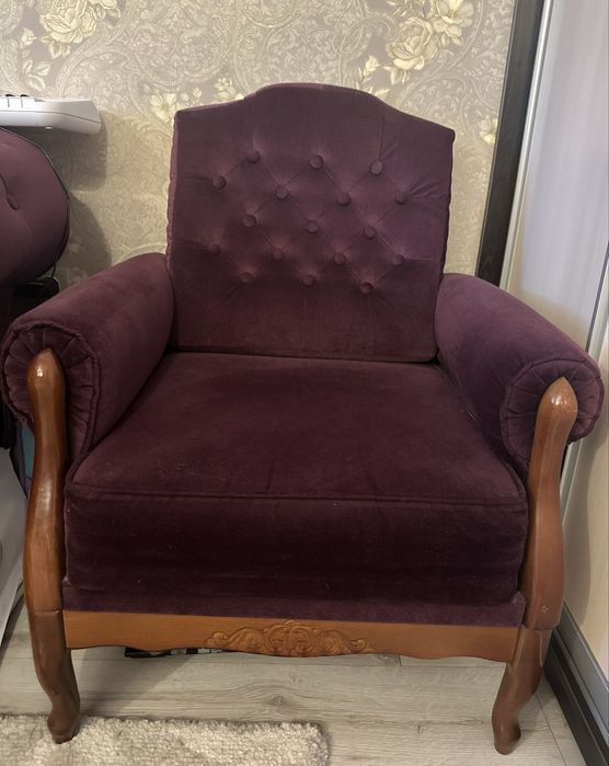 Продам 2 кресла с диваном честер