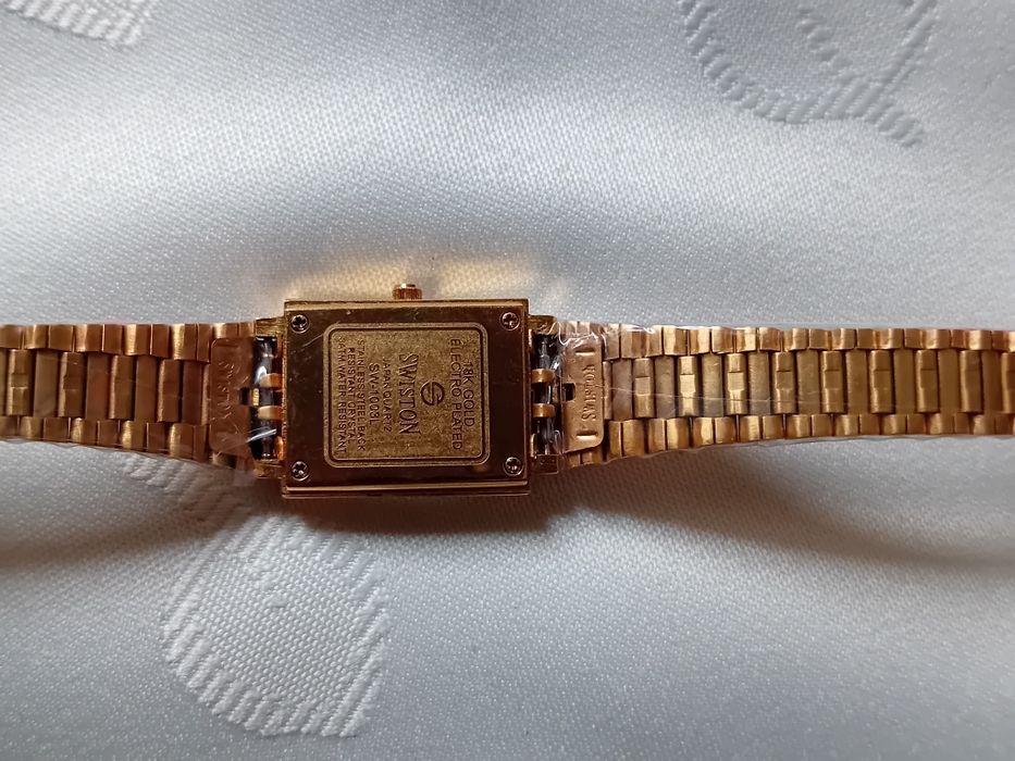 Japoński pozłacany zegarek damski swiston.