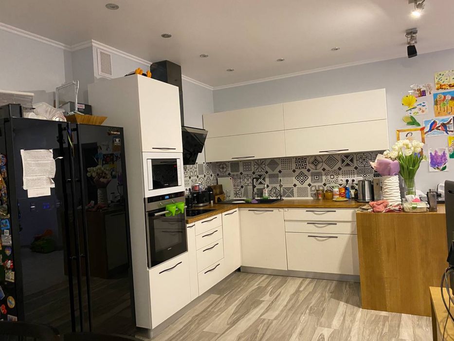 Продам 3 кімн у ЖК Чайка під Києвом з ремонтом для себе Лобановського