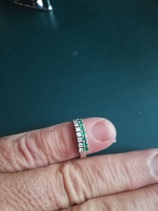 Pequeno Anel de ouro branco