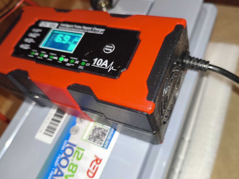 Імпульсний зарядний пристрій для Pb AGM Гелевих LiFePO4 АКБ десульфат