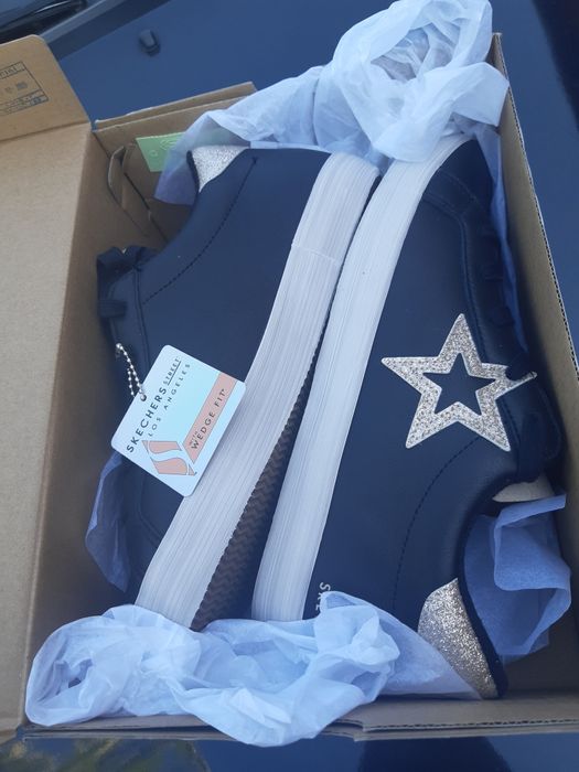 Продам нове взуття Skechers