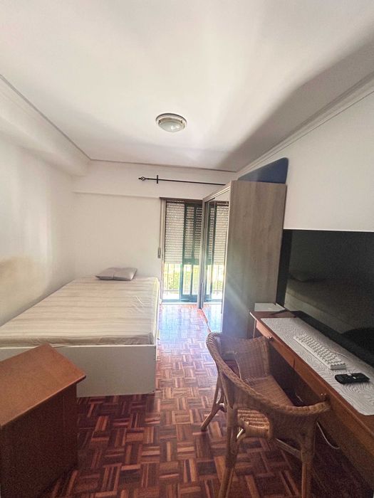 Quarto Mobiliado Com Varanda Privativa | Entrada Imediata