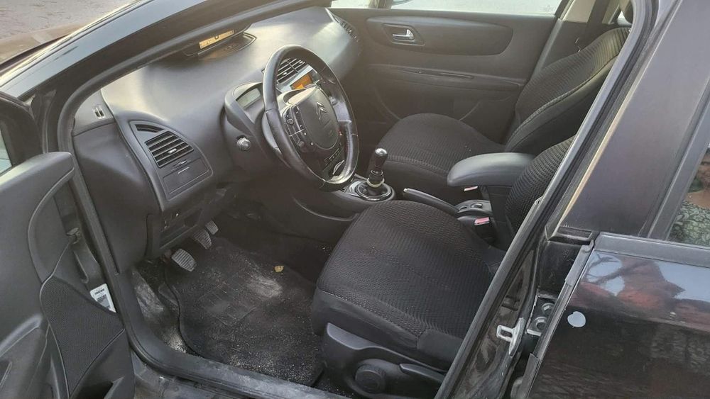 Citroen C4   1.4 gasolina   245.000klms Reais

1.4 GASOLINA COM 235000KM 

LOCAL SESIMBRA