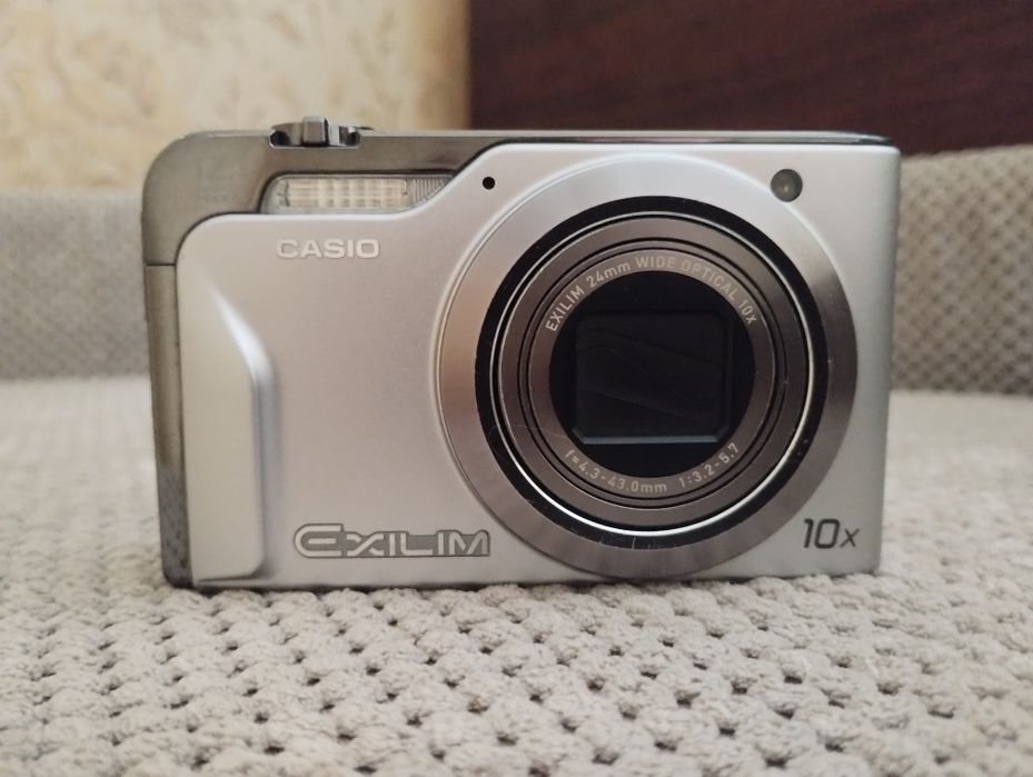 Цифровой фотоаппарат Casio