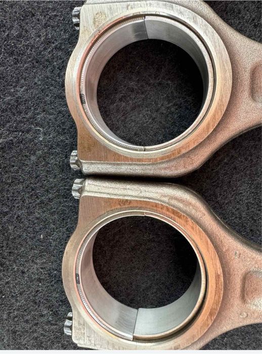 Шатуни з поршнями