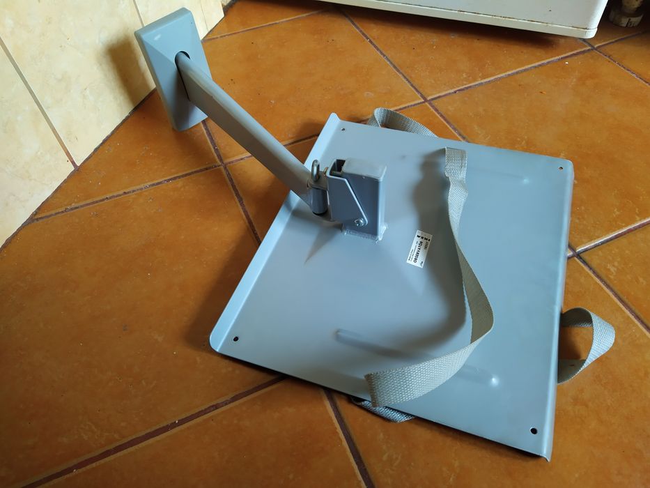 Uchwyt Półka Wieszak Ikea na pod telewizor