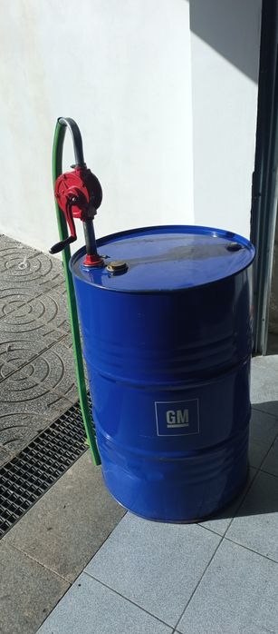 Bomba manual de transfega de combustível, com oferta de bidão