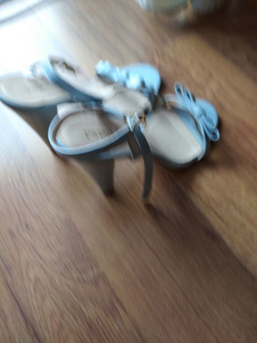 Sprzedam sandały damskie