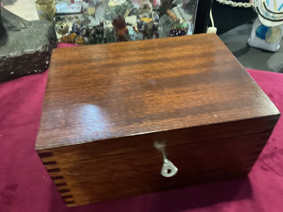 Caixa inglesa mahogany com chave .21x16x17cm