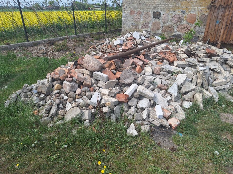 Cegła z rozbiórki tanio .