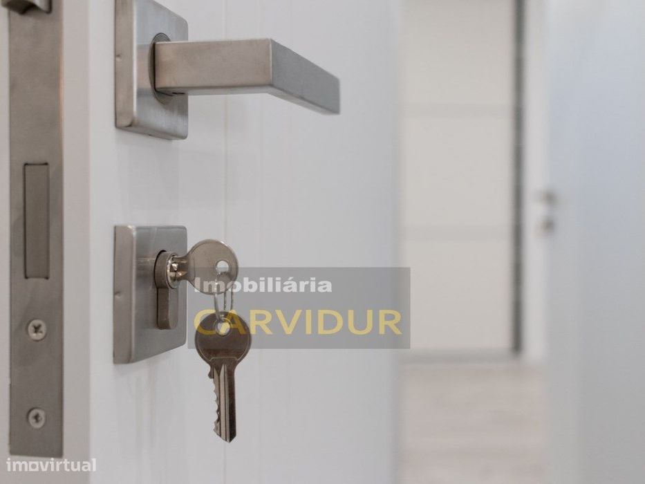 Apartamento T1 totalmente remodelado com quintal