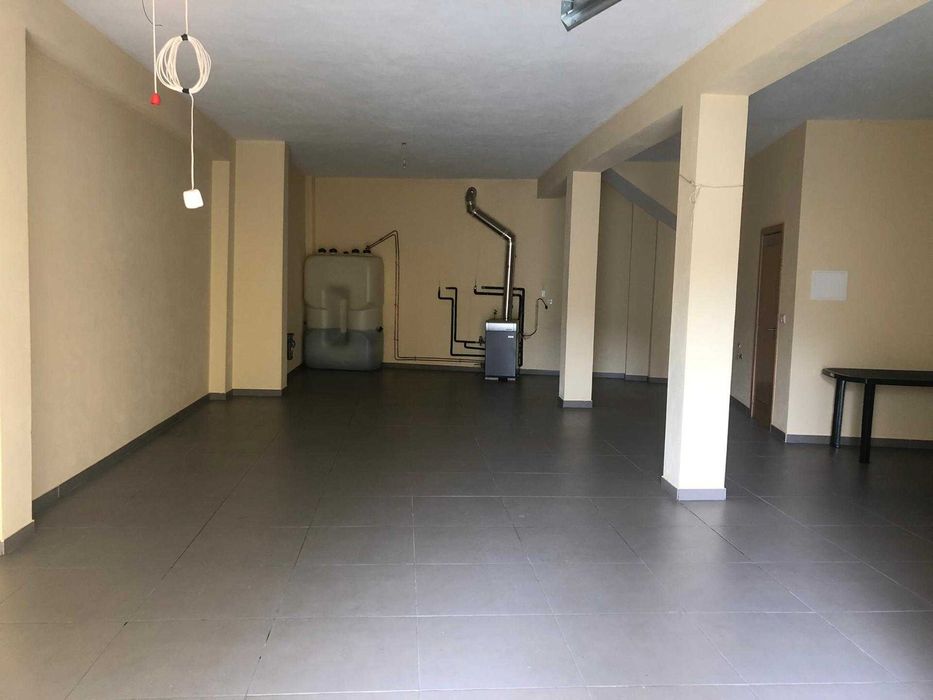 Arrenda-se Vivenda constituída por RC e 1º Andar garagem