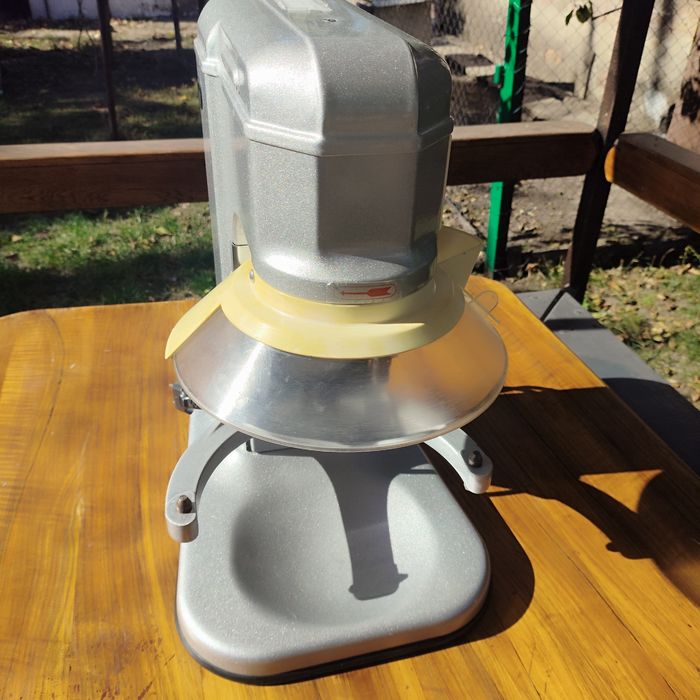 Міксер тістоміс.