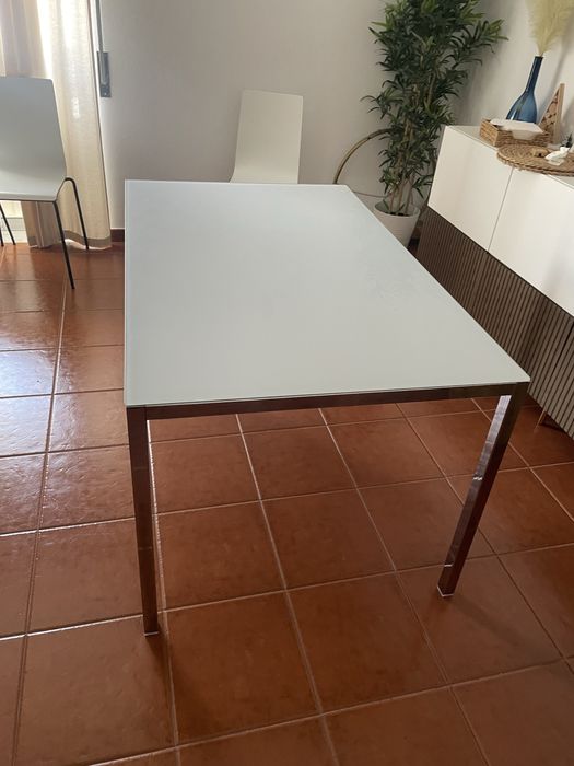 Mesa tampo em vidro branco
