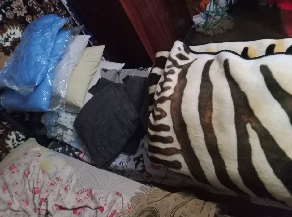 Продам одеяла и подушки,постельное белое