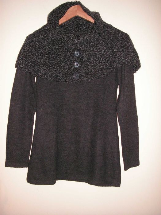 Camisola com Capinha e Gola Alta Cinzento
