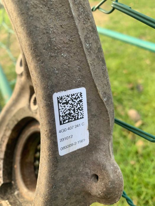 Поворотний кулак лівий Цапфа Audi Q5 8R0 2013р 4GO 407 241 C