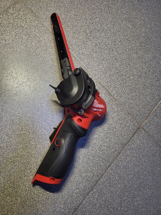 Акумуляторний стрічковий  напильник 10 і 13mm Milwaukee 2482 2483 FBFL