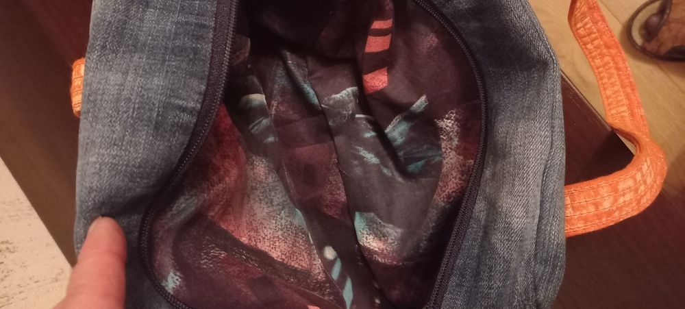 Джинсова сумка з аплікацією