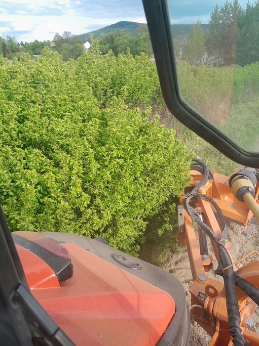 Usługi koparką I ciągnikiem rolniczym transport wywrotką mini koparka.