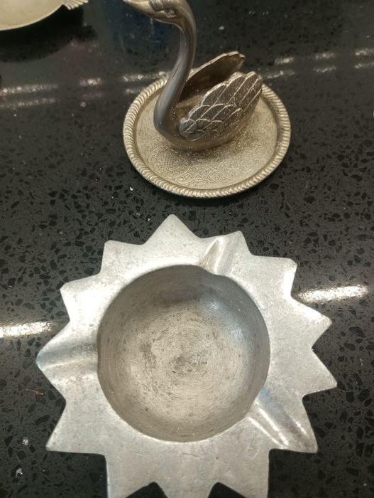 Peças soltas d latão e cascinha e louça