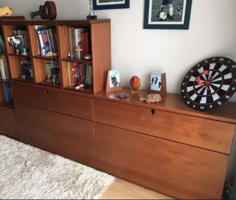 Estante de madeira maciça da Cerne