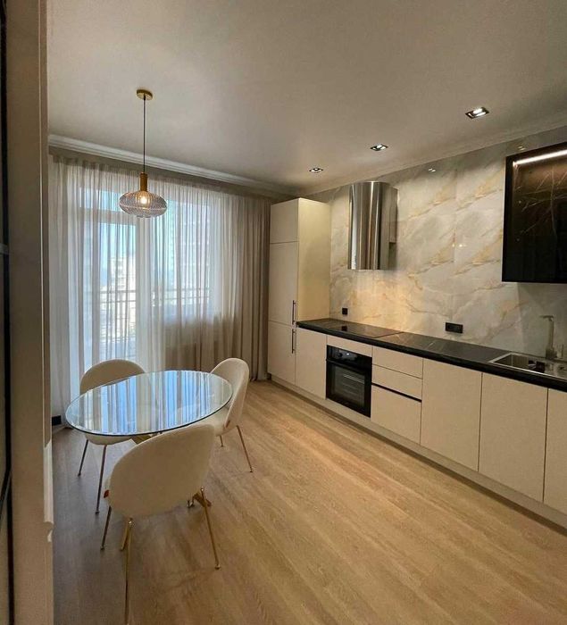 Подобова оренда квартири біля озера, парку