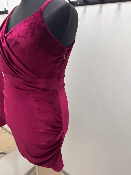 Bordowa sukienka na ramiączkach roz.XL