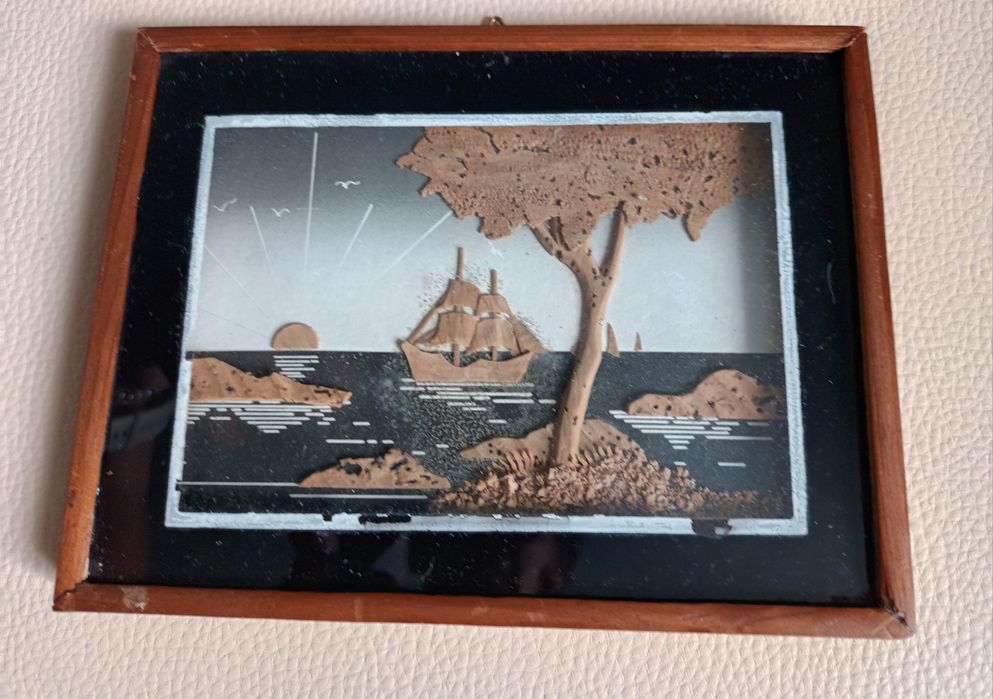 Dois pequenos quadros ilustrado com cortiça